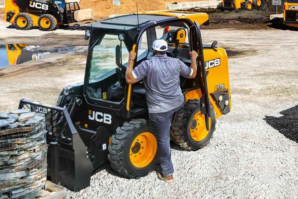 JCB 215 SKID STEER LOADER
