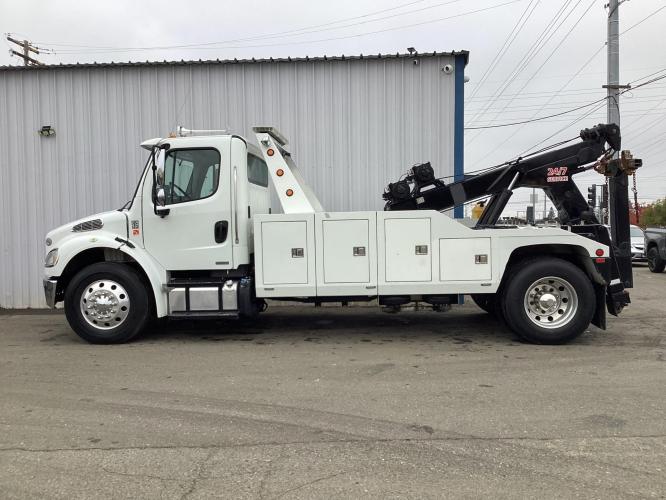 FREIGHTLINER BUSINESS CLASS M2 106