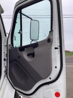 FREIGHTLINER BUSINESS CLASS M2 106