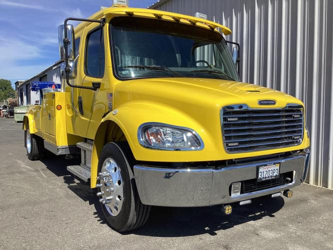 FREIGHTLINER BUSINESS CLASS M2 106