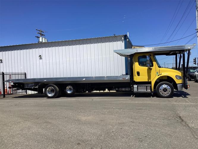 FREIGHTLINER BUSINESS CLASS M2 106