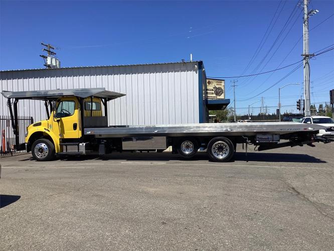 FREIGHTLINER BUSINESS CLASS M2 106