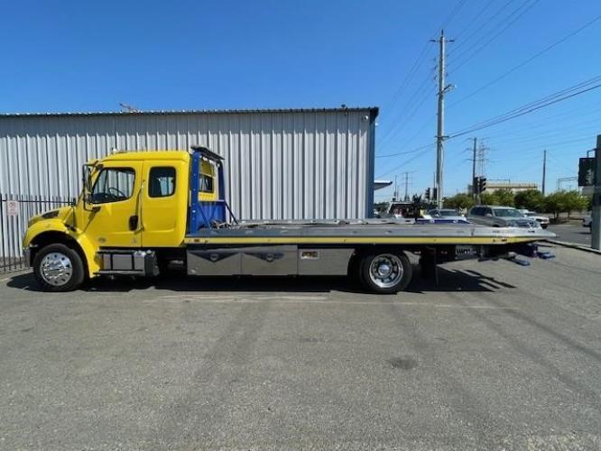 FREIGHTLINER BUSINESS CLASS M2 106