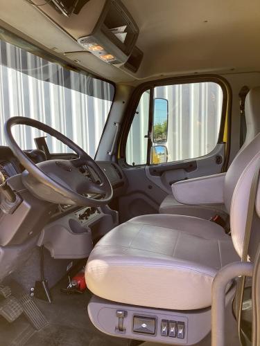 FREIGHTLINER BUSINESS CLASS M2 106