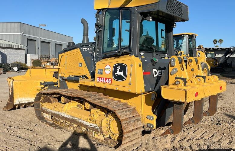 John Deere 700L