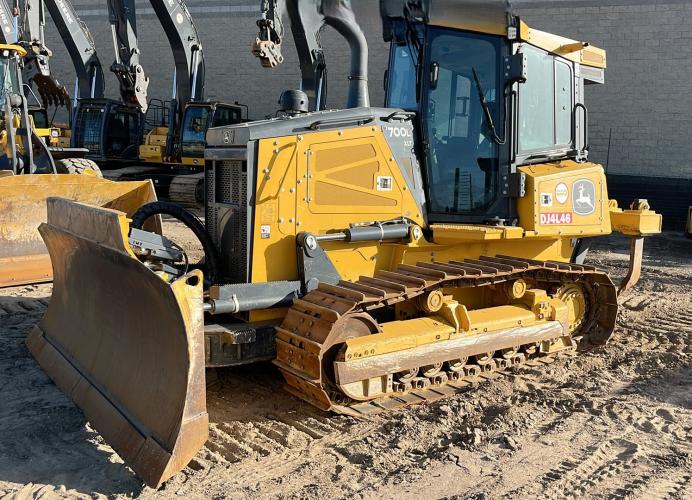 John Deere 700L