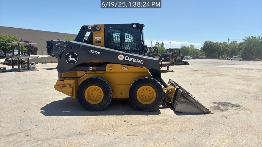 John Deere 330G