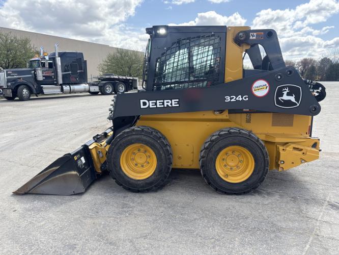 John Deere 324G