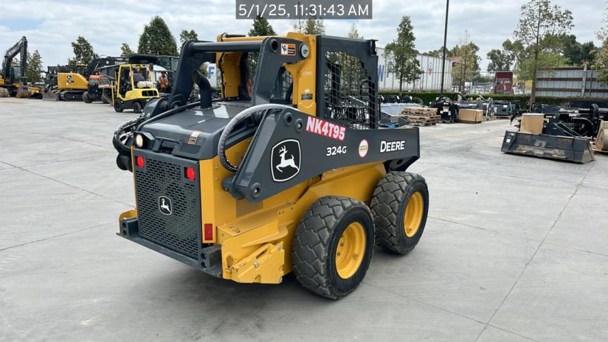 John Deere 324G