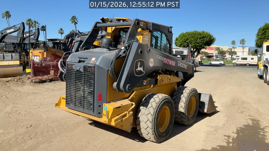 John Deere 330G