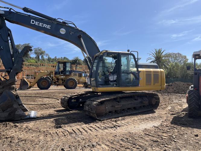 John Deere 210G LC
