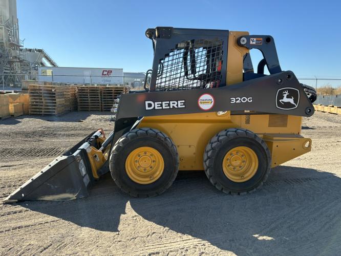 John Deere 320G