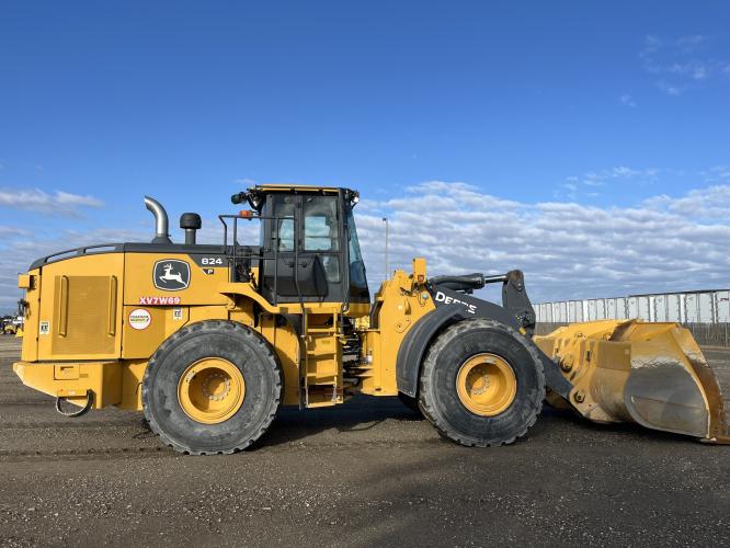 John Deere 824 P