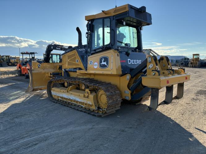 John Deere 700L