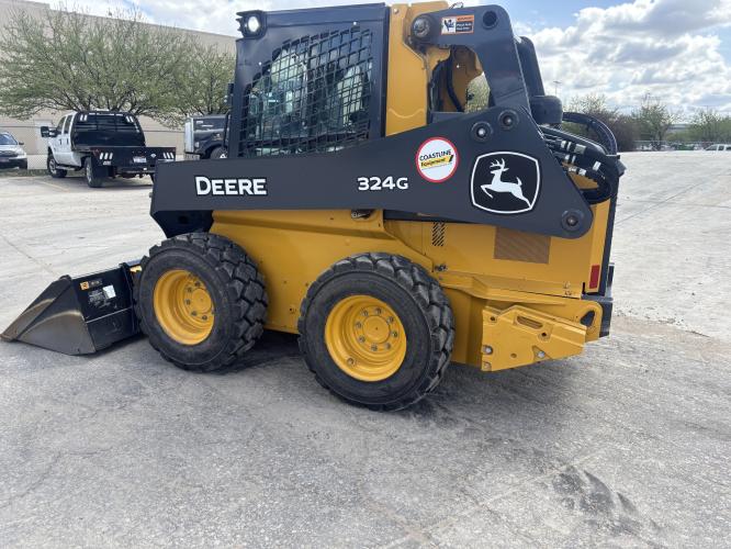 John Deere 324G