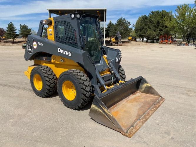 John Deere 330G