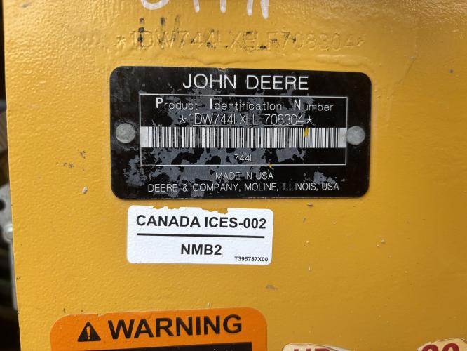 John Deere 744L