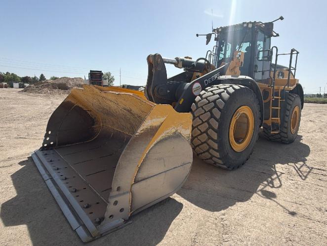 John Deere 744 P