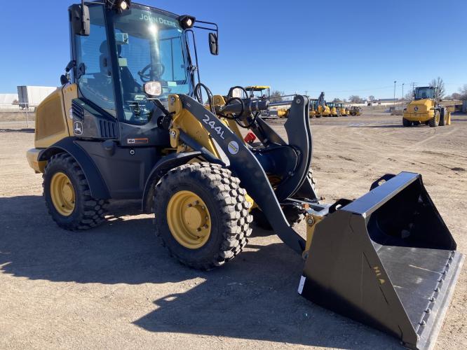 John Deere 244L