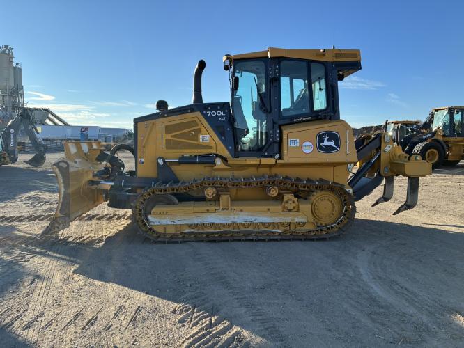 John Deere 700L