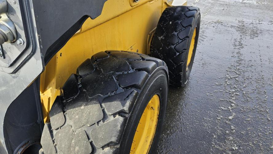 John Deere 332G