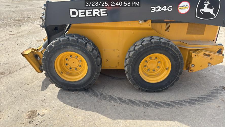 John Deere 324G
