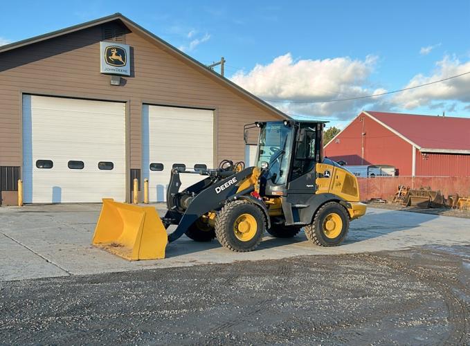 John Deere 324L