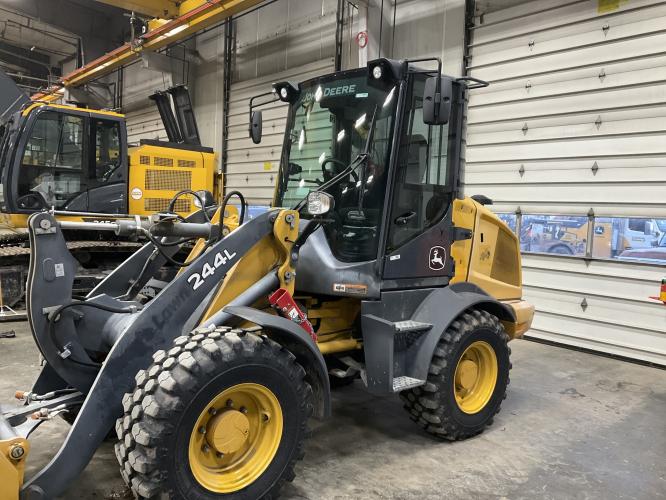 John Deere 244L