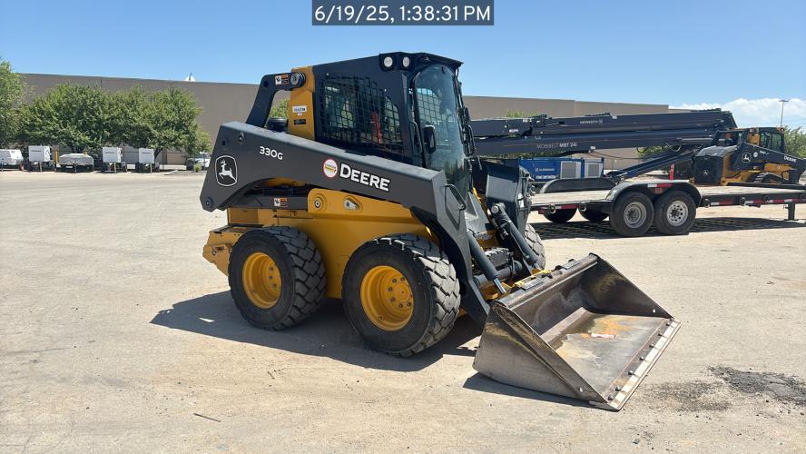 John Deere 330G