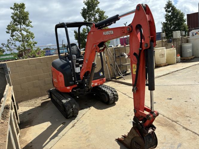 Kubota U27-4