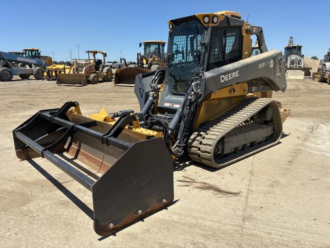 John Deere 333 P