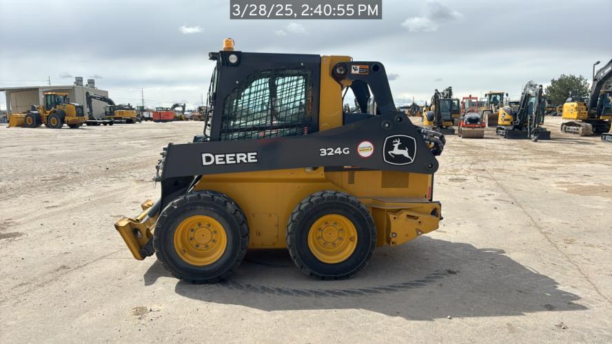 John Deere 324G