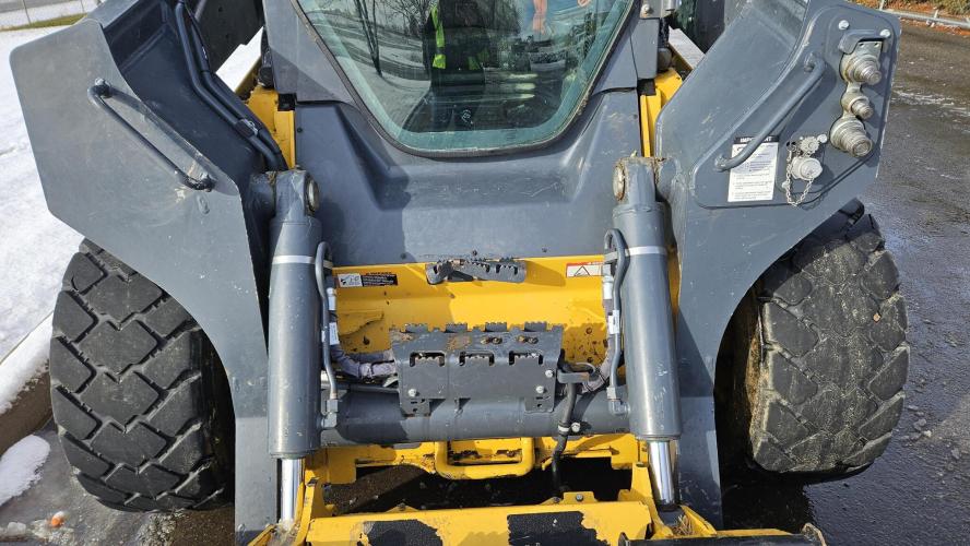 John Deere 332G