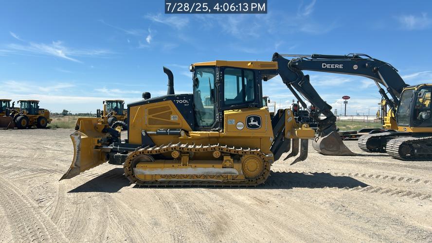 John Deere 700L