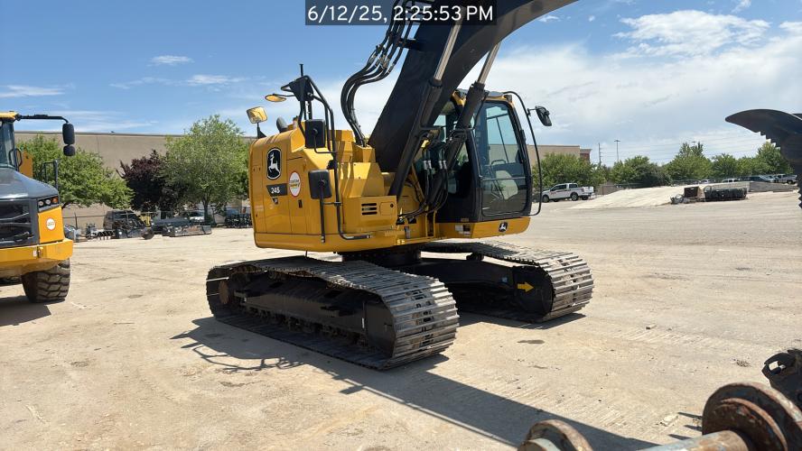 John Deere 245 P