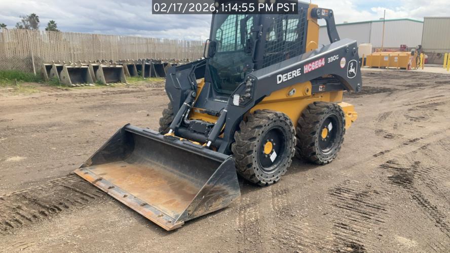 John Deere 330G
