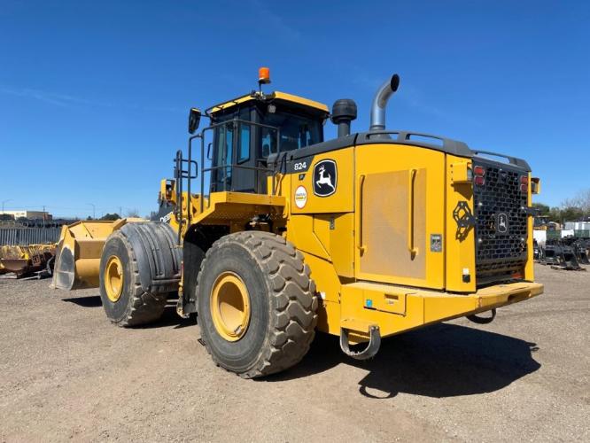John Deere 824 P