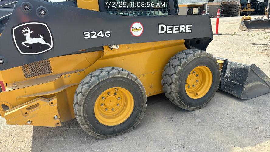 John Deere 324G