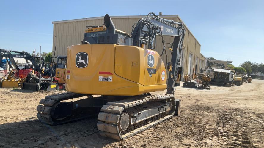 John Deere 135 P