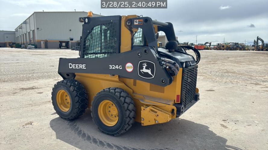 John Deere 324G
