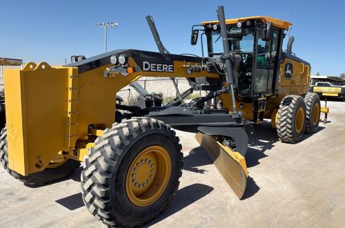 2023 John Deere 672G