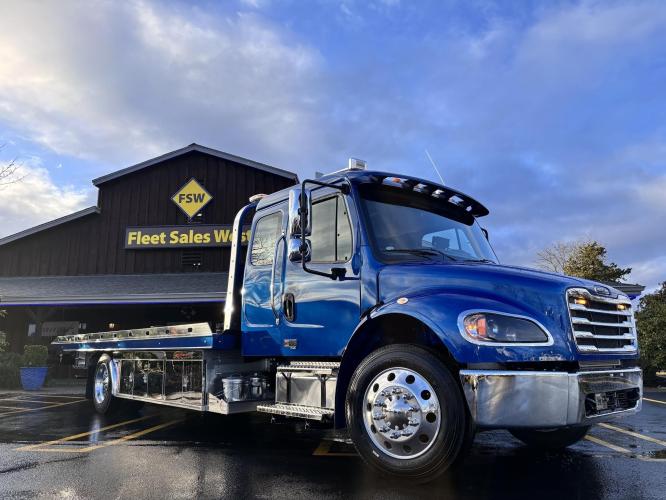 FREIGHTLINER BUSINESS CLASS M2 106 PLUS