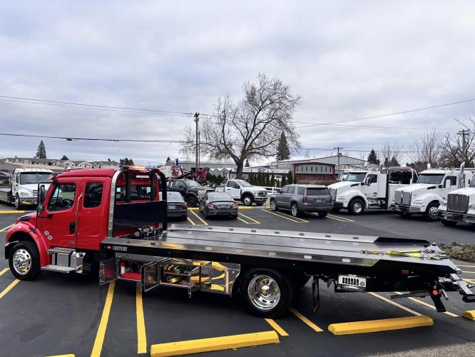 FREIGHTLINER BUSINESS CLASS M2 106 PLUS