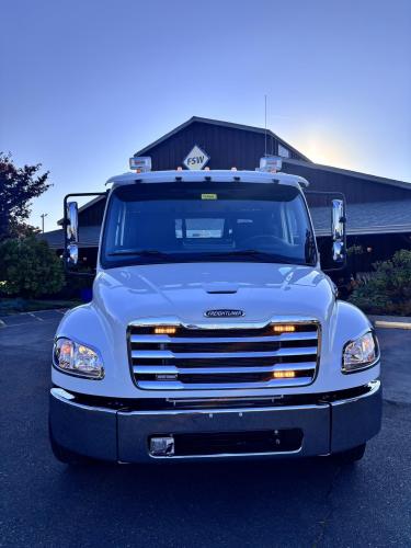 FREIGHTLINER BUSINESS CLASS M2 106 PLUS