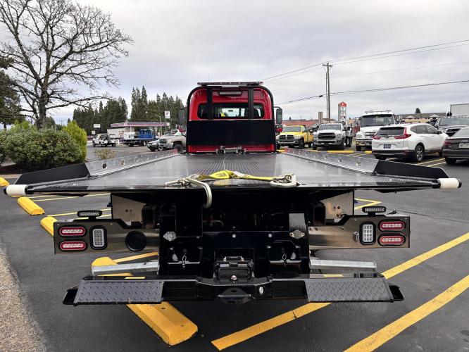 FREIGHTLINER BUSINESS CLASS M2 106 PLUS