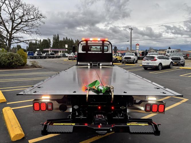 FREIGHTLINER BUSINESS CLASS M2 106 PLUS