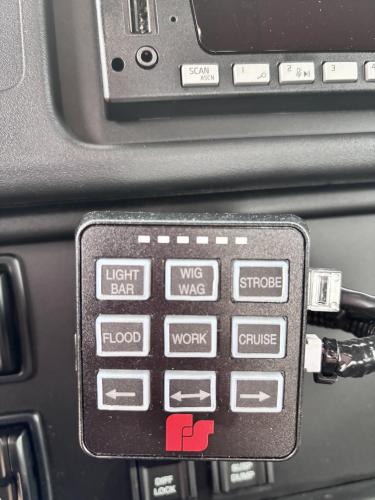 FREIGHTLINER BUSINESS CLASS M2 106 PLUS