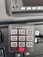 FREIGHTLINER BUSINESS CLASS M2 106 PLUS