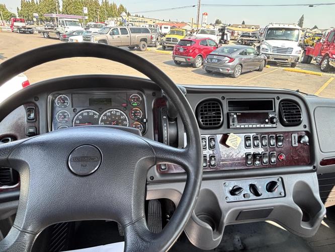 FREIGHTLINER BUSINESS CLASS M2 106