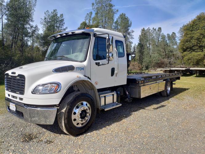 FREIGHTLINER BUSINESS CLASS M2 106